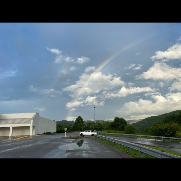 Meet your Posher, April - Picture 4 of 5